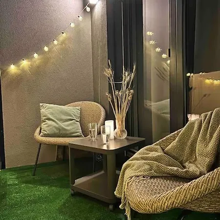 Luxury Pearl With Parking Place In Holesovice
