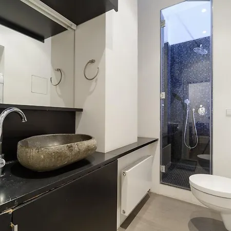 Spacious Near Wenceslas Square With Master Bed Apartment *