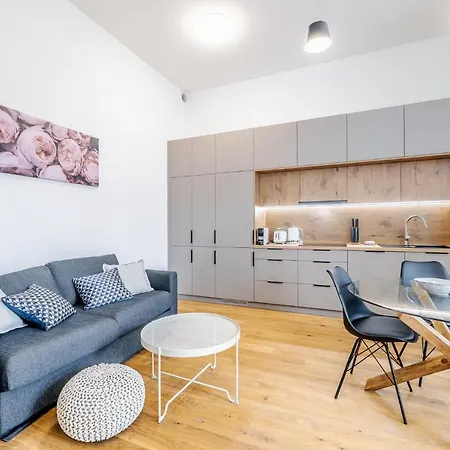 Apartment Elegant Located In The Centre Of *