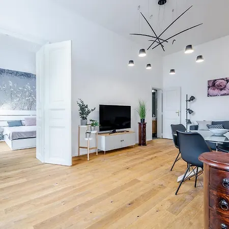 Elegant Located In The Centre Of