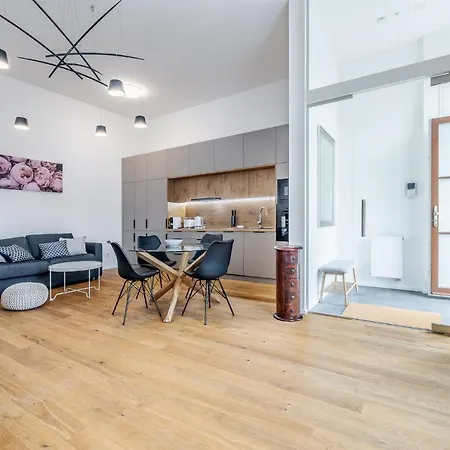 Elegant Located In The Centre Of Prag