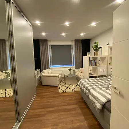 2+kk, 50 M2 V Klidne Lokalite. 10 Min Od Centra Prahy.
