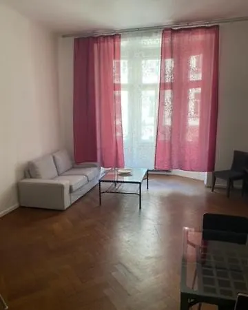 Apartment Large 3 Bedroom Family Close To The River