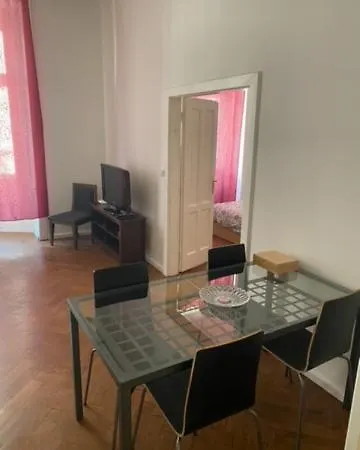 Large 3 Bedroom Family Close To The River Prague
