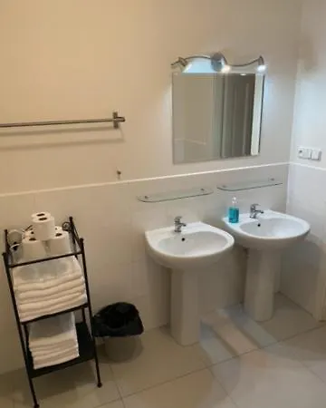 Large 3 Bedroom Family Close To The River Prague