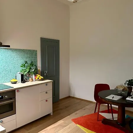 Balcony & King Size Bed Apartment