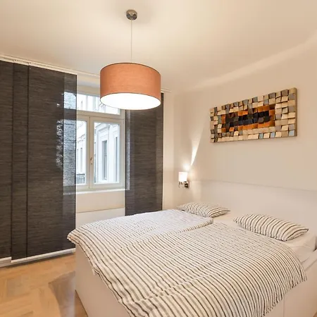 Apartment Stunning Designer With Terrace Prague