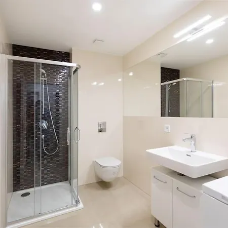 Apartment Centrally Located Gem In