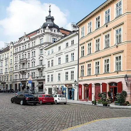 Charming In Famous Area Apartment *