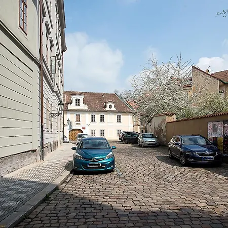 Charming In Famous Area Apartament