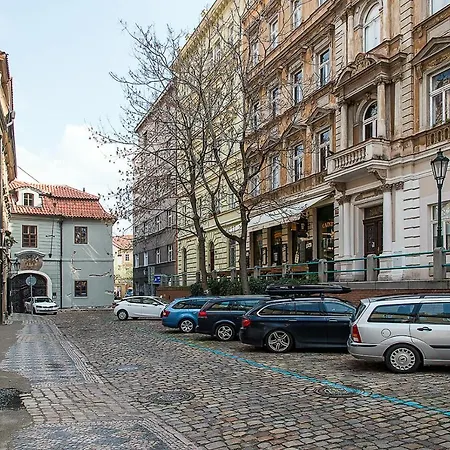 Charming In Famous Area Apartment Prague