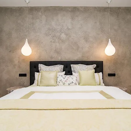 Charming In Famous Area Apartment