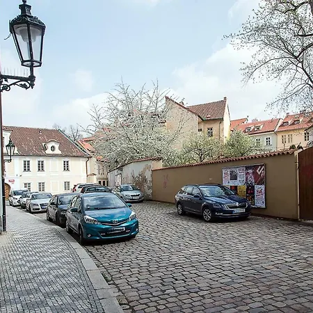 Charming In Famous Area Apartment Prague