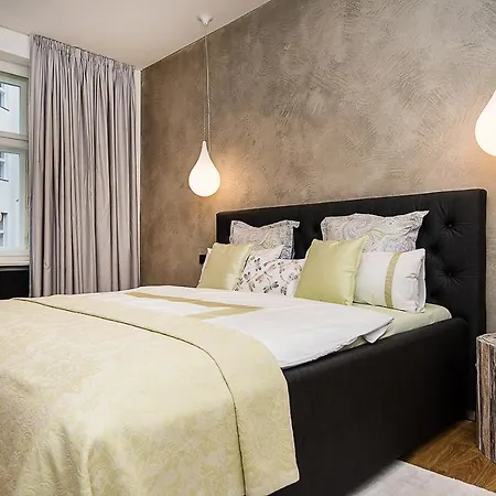 Charming In Famous Area Apartment *