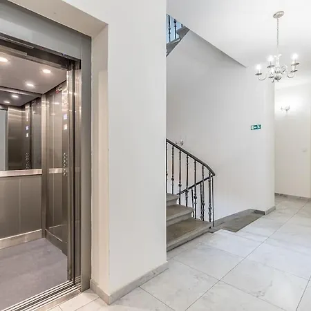 Cozy Quiet New In Karlin Square Apartment Prague
