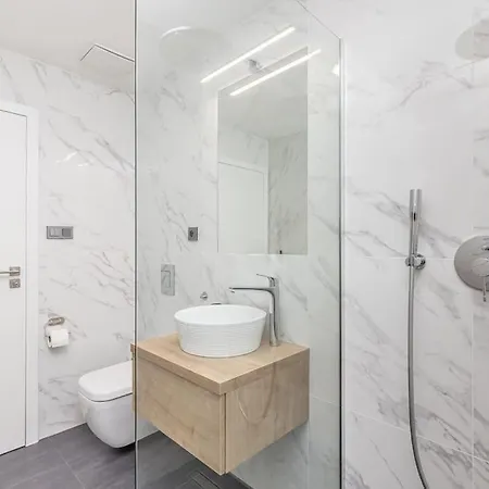 Cozy Quiet New In Karlin Square * Prague