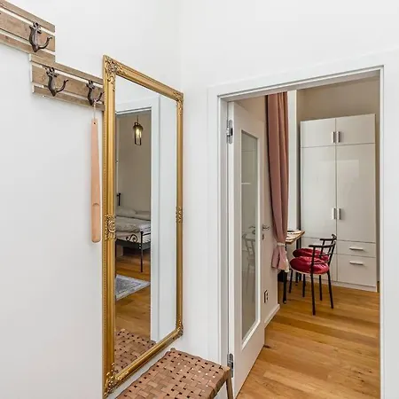 Cozy Quiet New In Karlin Square Apartment