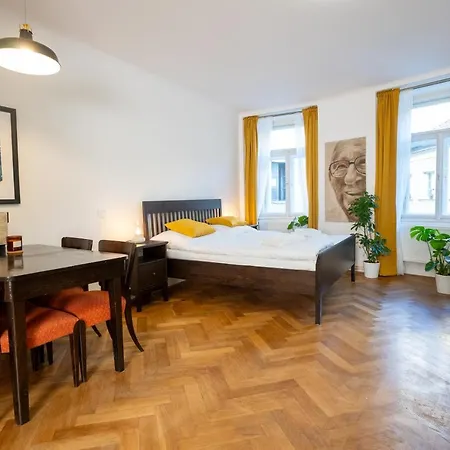 Hostel White Wolf House & Praga
