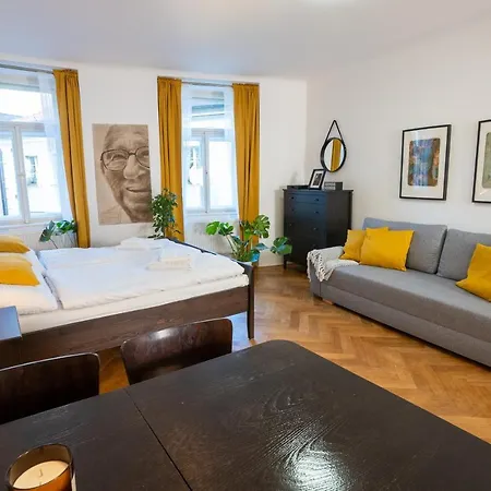 White Wolf House & Hostel Praga