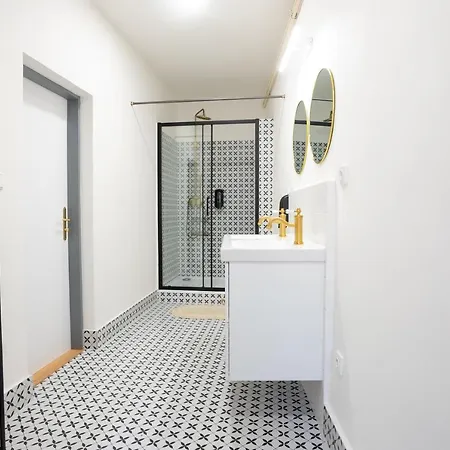 Hostel White Wolf House &