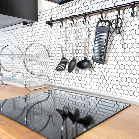 بيت شباب White Wolf House &