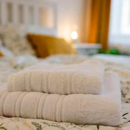 Hostel White Wolf House &