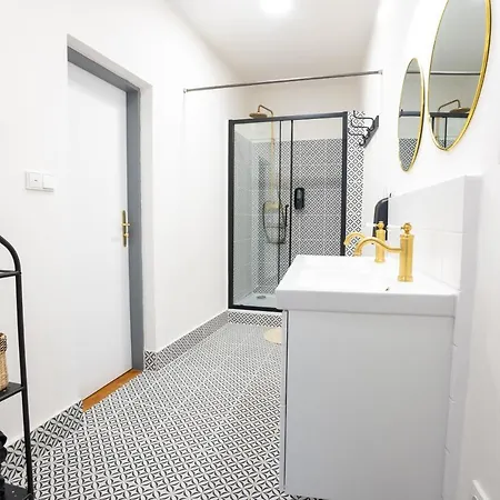White Wolf House & Hostel Praga