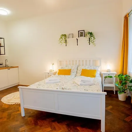 White Wolf House & Hostel Praga