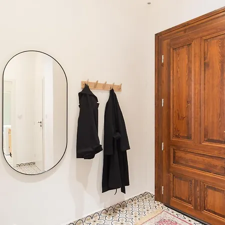 Days - Eclectic In Trendy Area Apartment *