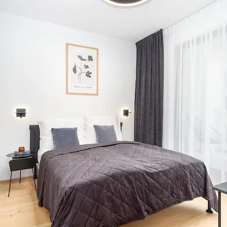 Days - Premium - Balcony *