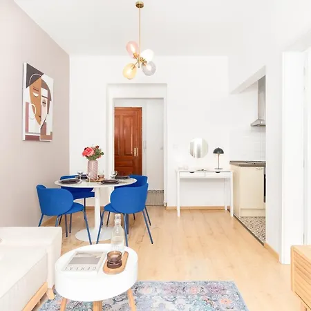 Days - Eclectic In Trendy Area Apartment