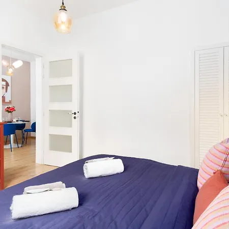 Apartment Days - Eclectic In Trendy Area