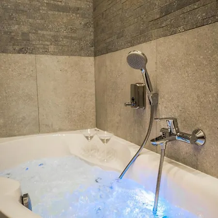 Jacuzzi By Ruterra Apartment Prague