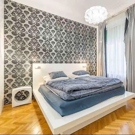 Elite Residences - Parizska Street 150 M2