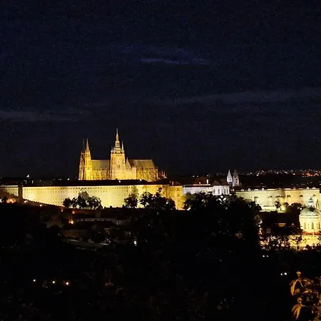 Apartment Cozy Near Castle Prague