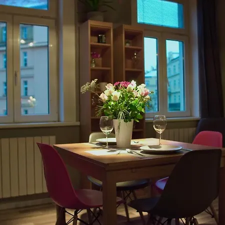 Luxury Beautiful Spacious In Perfect Location Apartment *