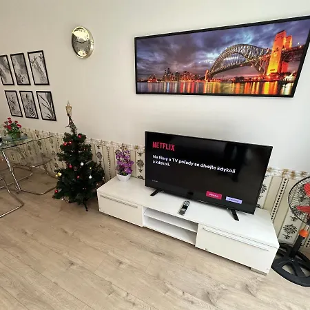 O2 Arena - Alex Apartment
