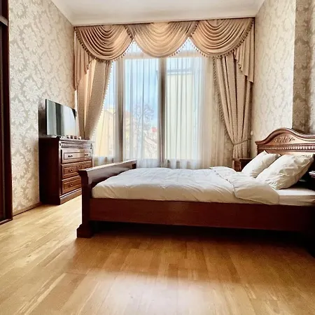 Stylish Riverside Apartment *