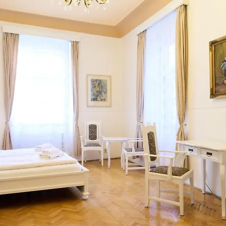 U Zlateho Jelena Hotel