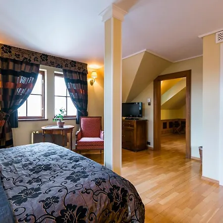 Hotel Golden Well