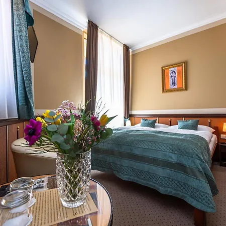 Szálloda Hastal Old Town 4*