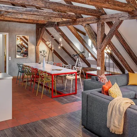 4 Arts By Adrez Apartment