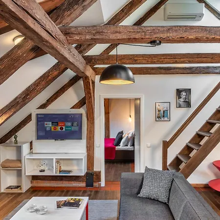 Apartment 4 Arts By Adrez