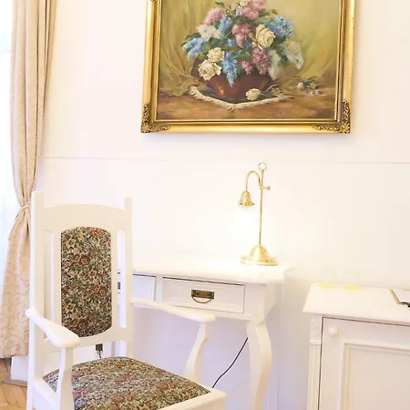 U Zlateho Jelena Hotel