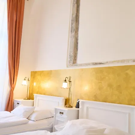 Hotel U Zlateho Jelena