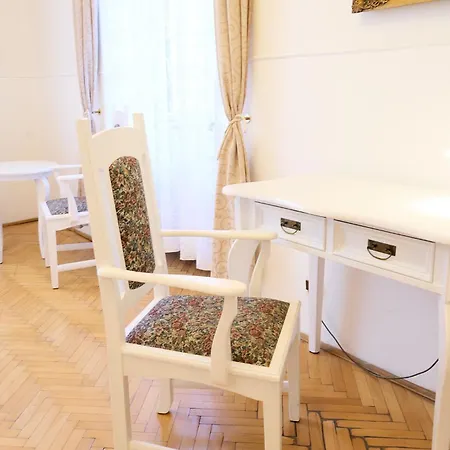 Hotel U Zlateho Jelena 4*