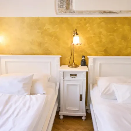 Hotel U Zlateho Jelena Prague