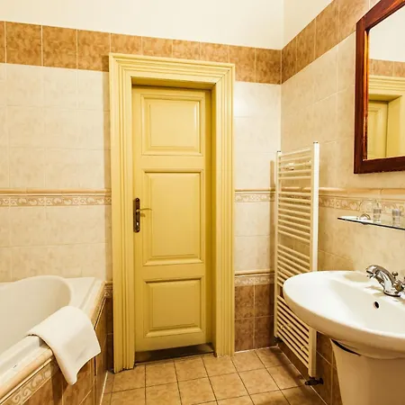 Hotel U Zlateho Jelena
