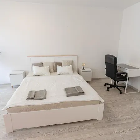Spacious Terrace With Free Private Parking Apartament *