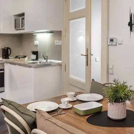 4 Arts By Adrez Apartamento Praga